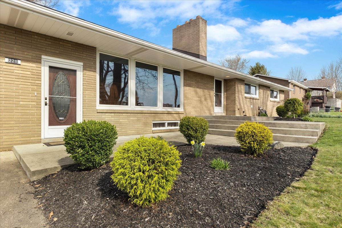 NEW LISTING IN CHARTIERS HOUSTON SCHOOL DISTRICT 221 THAD STREET