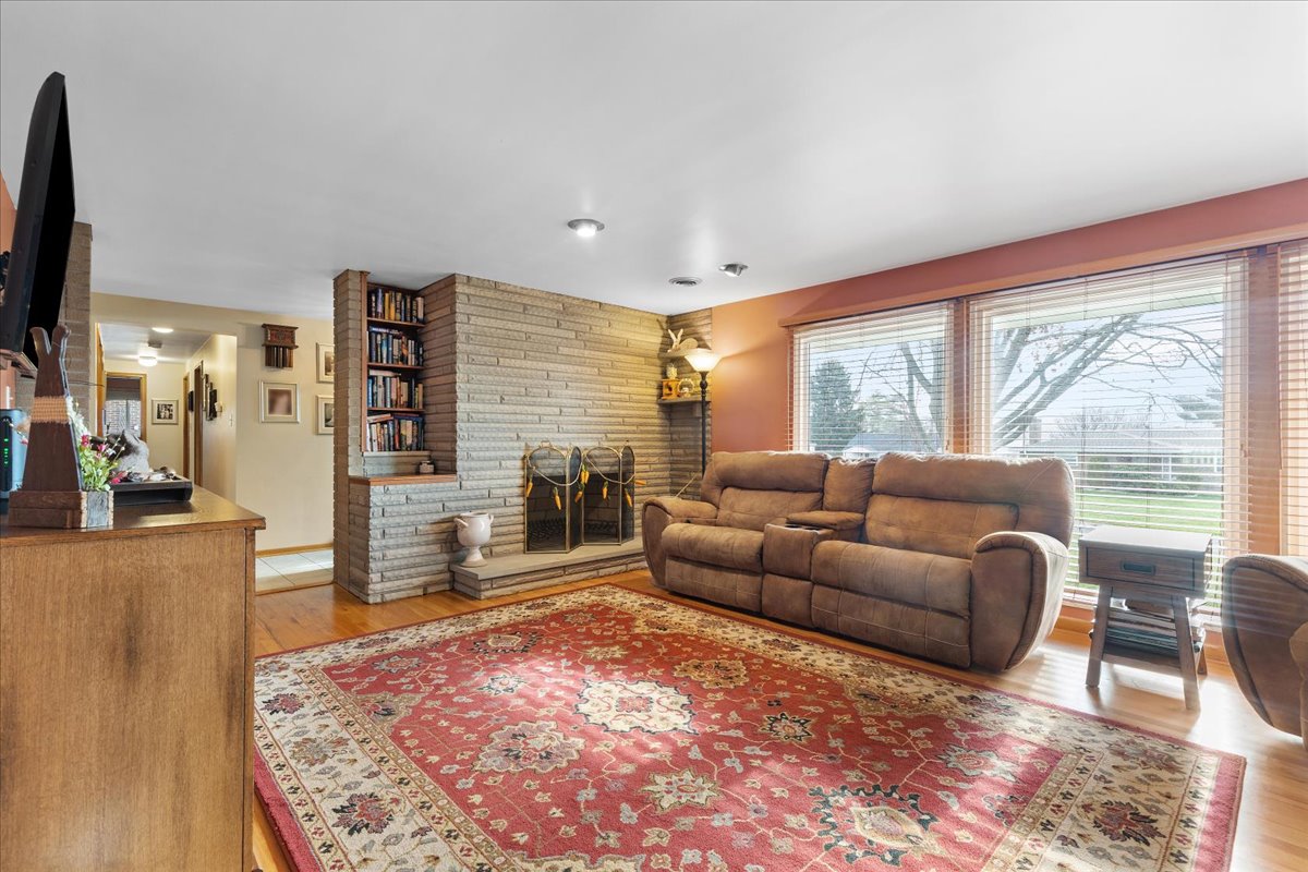 NEW LISTING IN CHARTIERS HOUSTON SCHOOL DISTRICT 221 THAD STREET