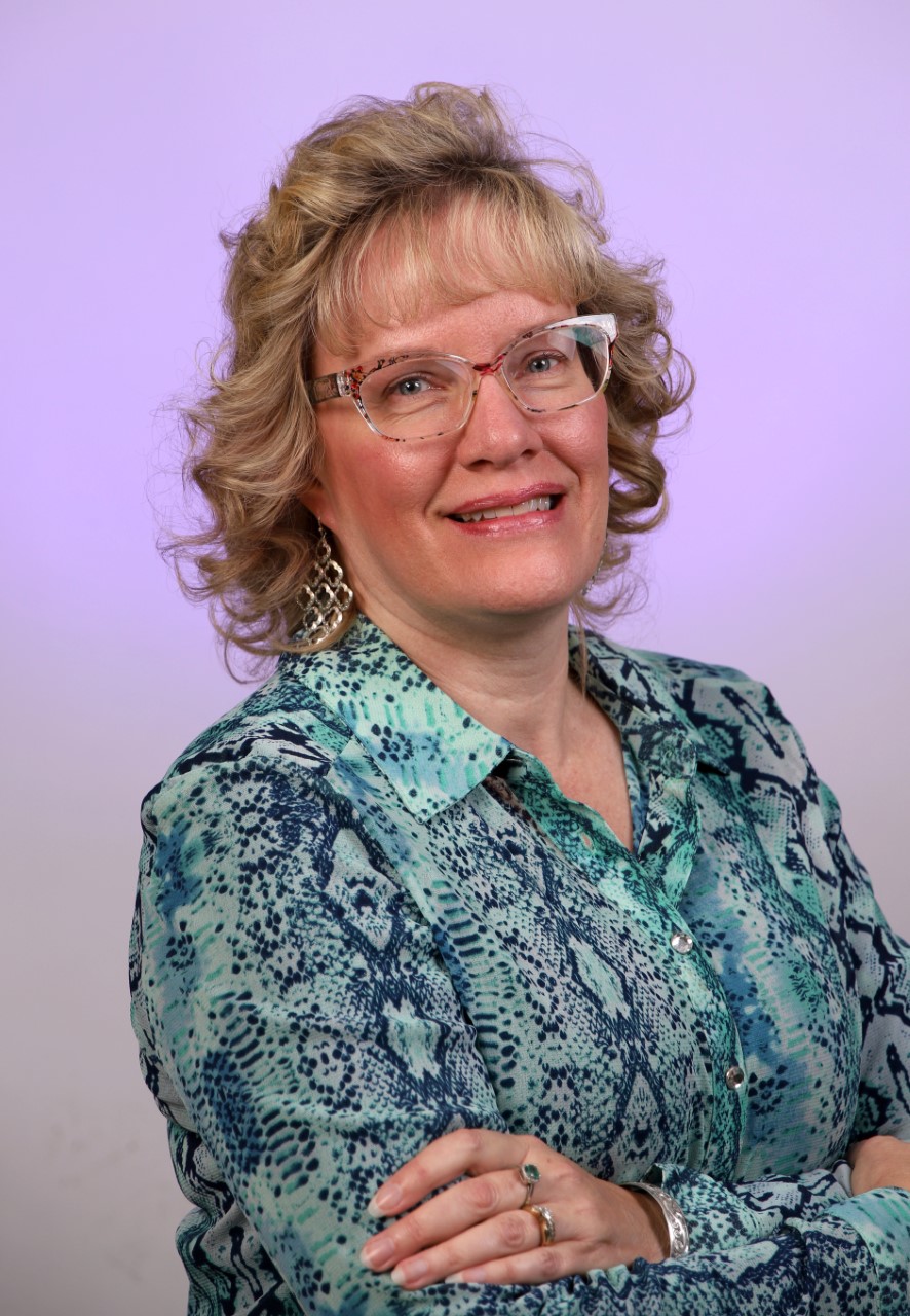 Headshot of artist Laura Deleski