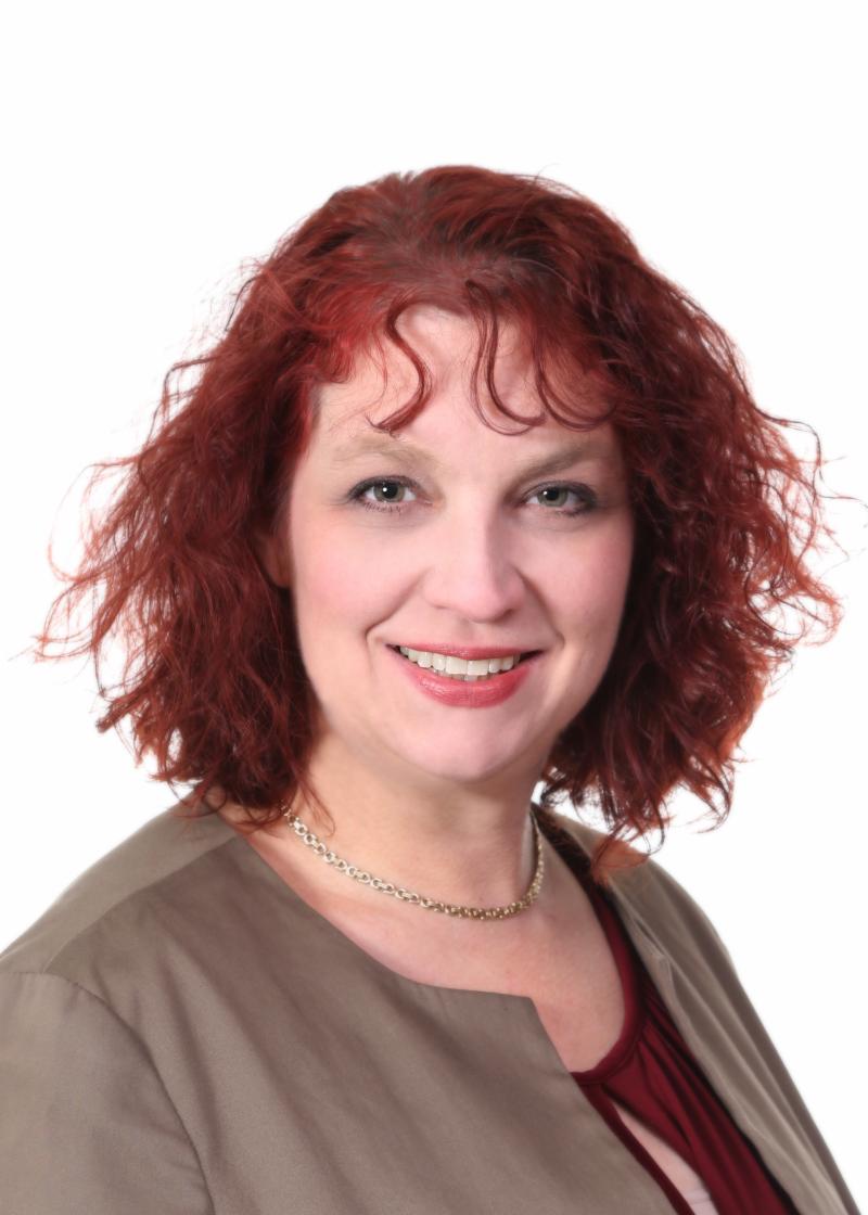 Headshot of Lisa Hill 