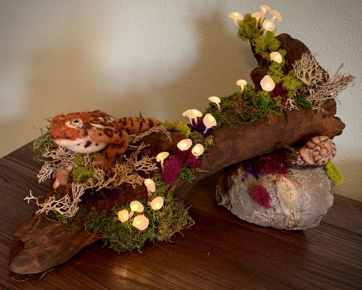 American Toad and Western Whitelip Snail sculpture by Brichler