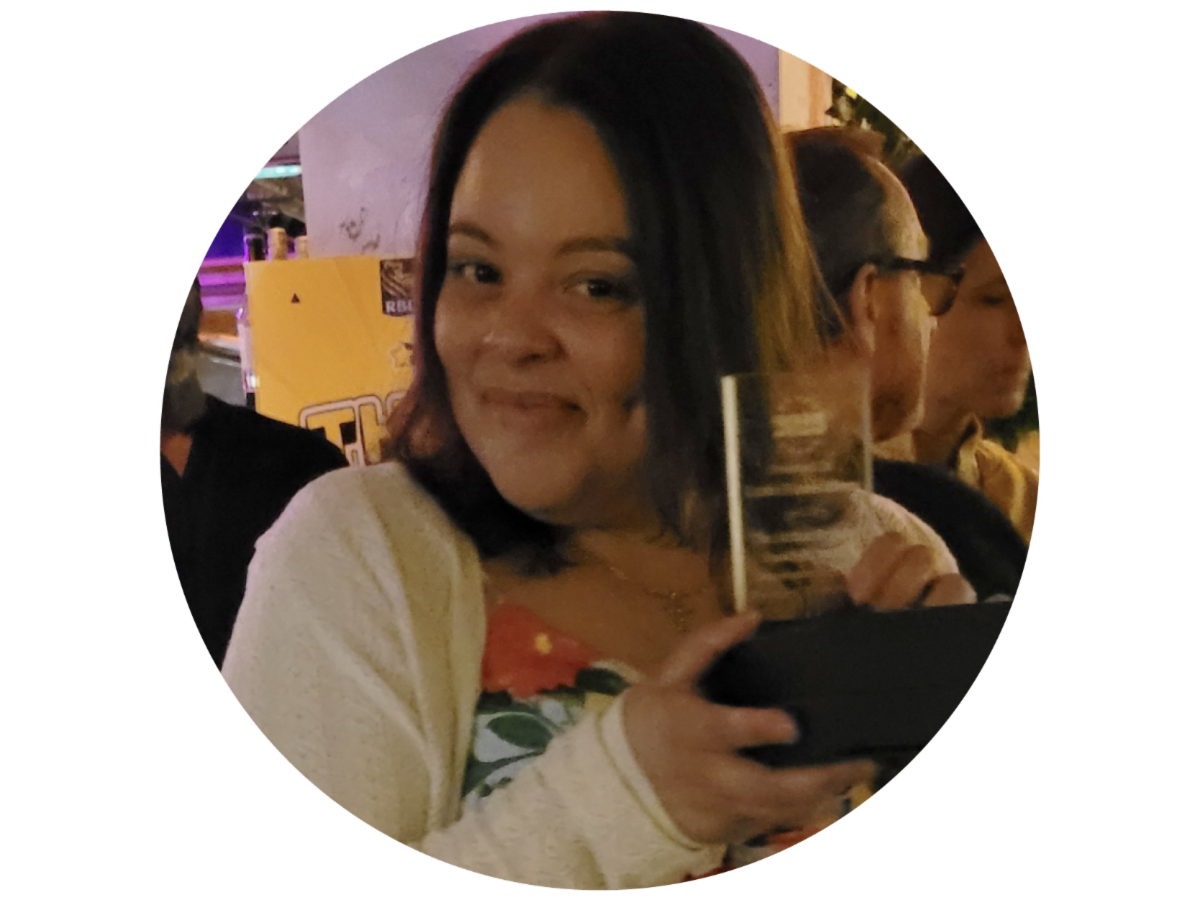 Flores-Rivera with Award