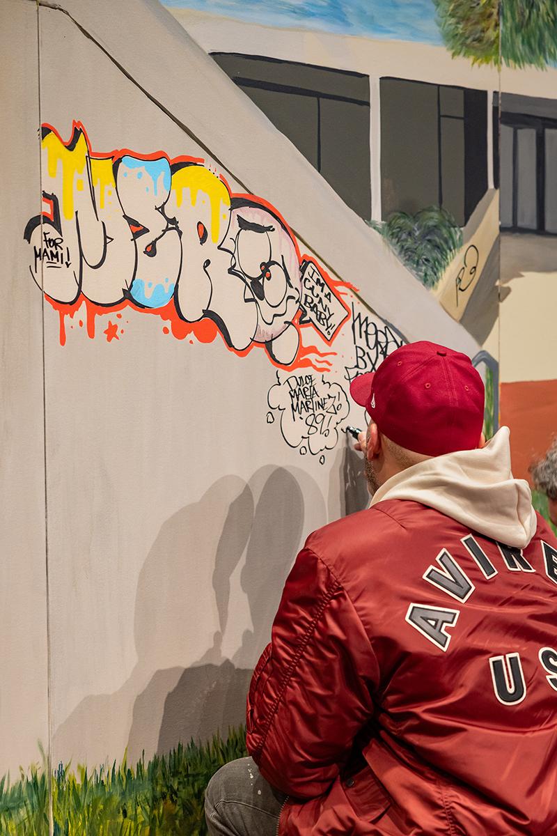 Closeup of Mero Tagging the wall with For Mami