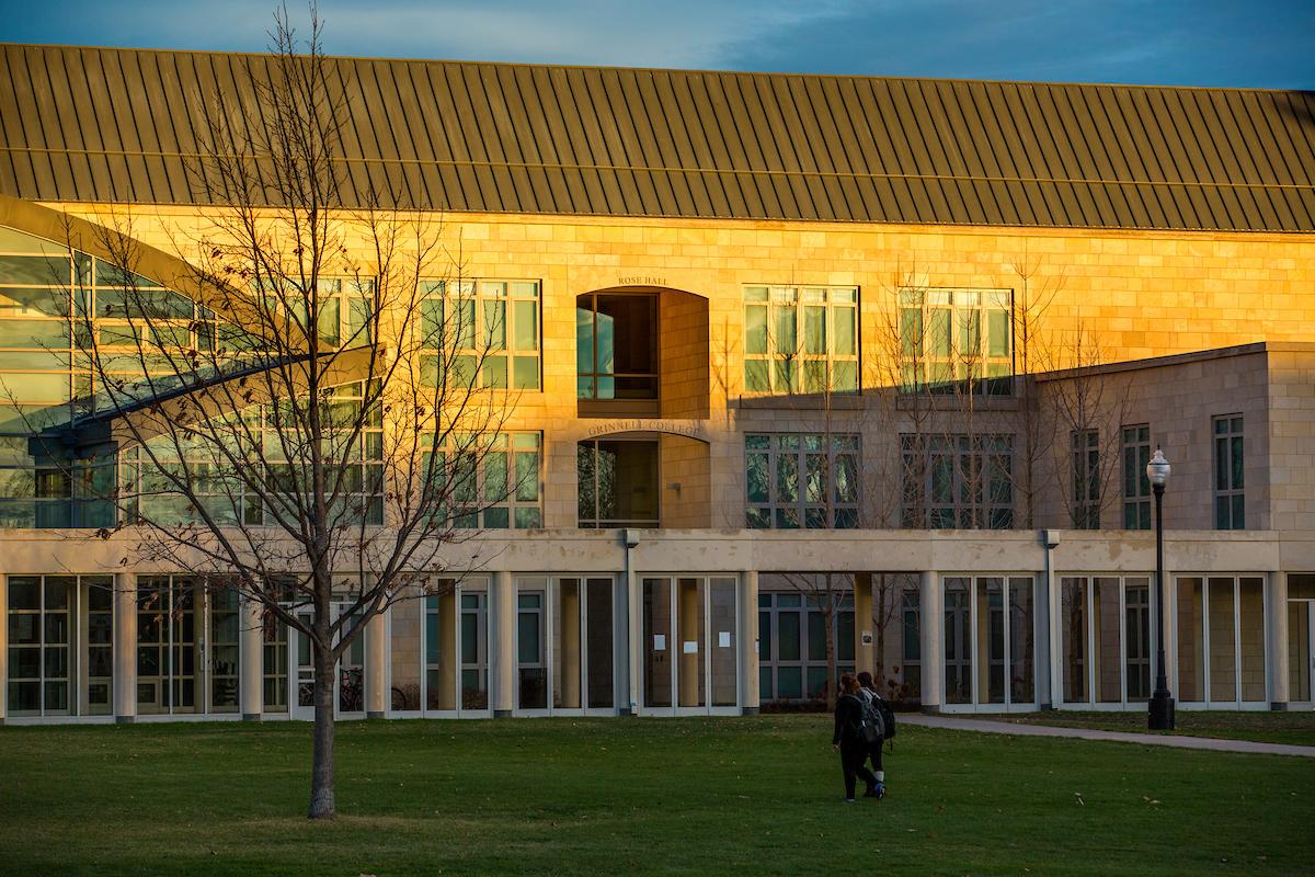 Students dine in the Grinnell College Whale Room during the Women in Business and Finance Event