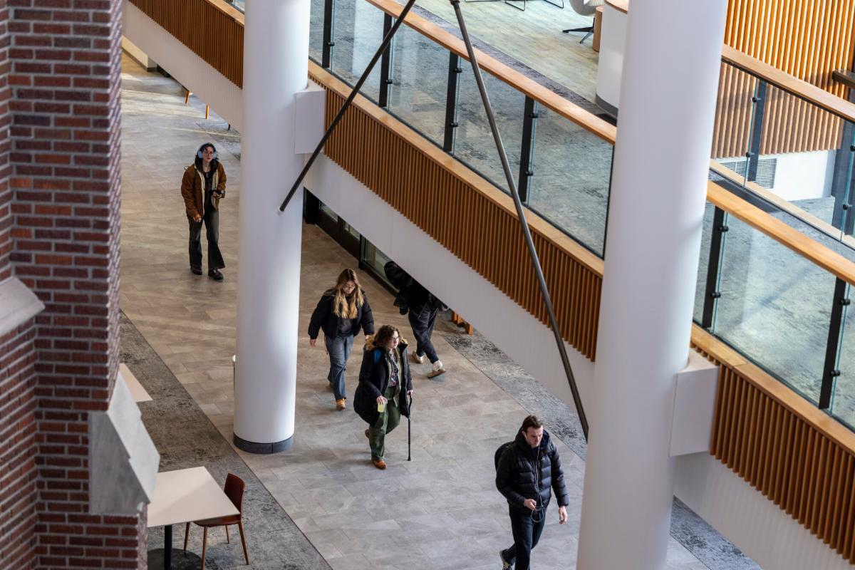Students cut through the HSSC atrium on the first day of the Spring Semester