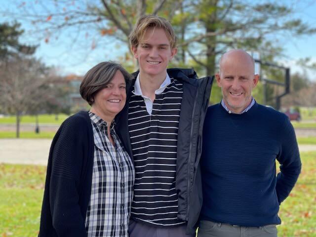Henry Horn and his parents on the Grinnell College Campus during his first year