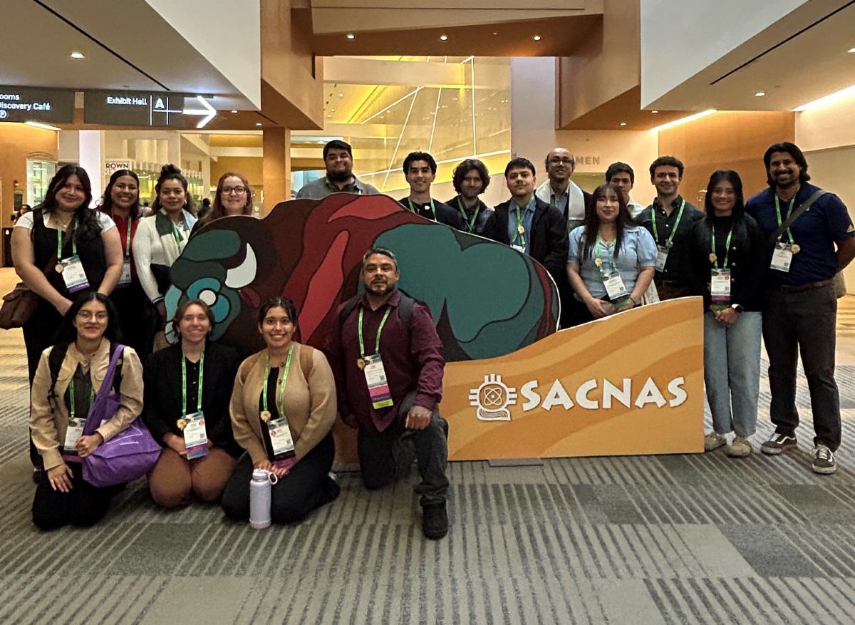 Group picture at SACNAS.JPG