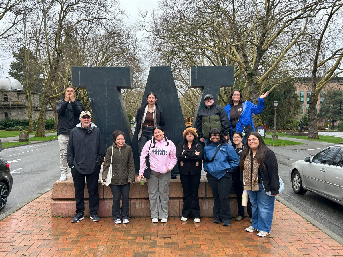 Buck with students at Uni of Washington