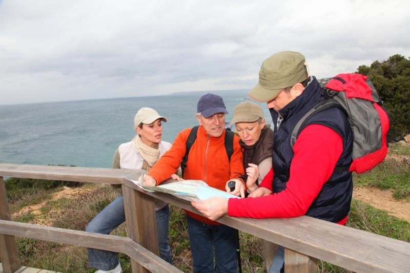 people_looking_at_map.jpg