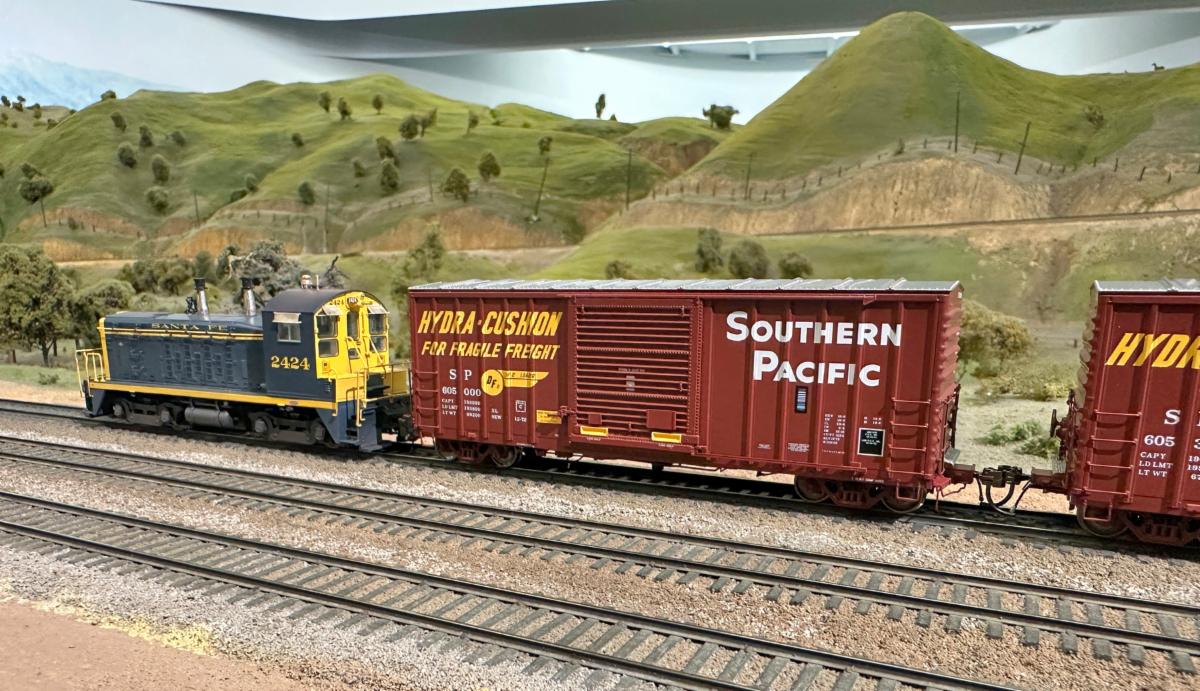 Rapido B-100 Boxcar