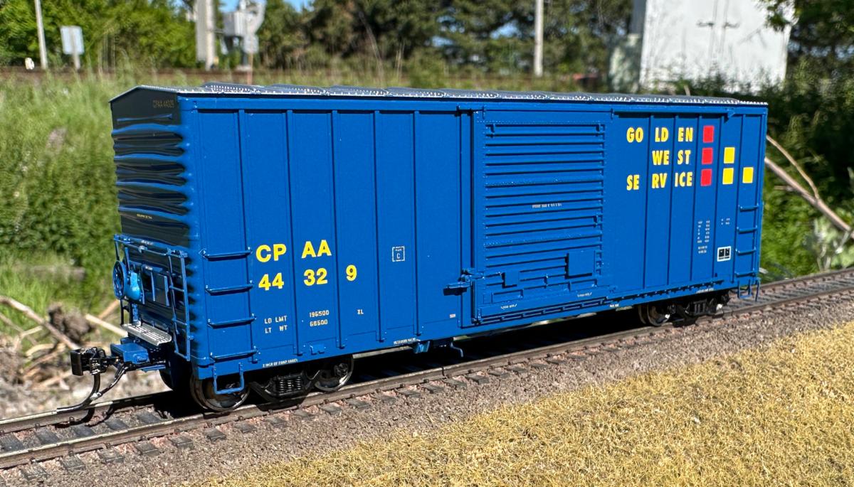 Rapido B-100-32 Boxcar