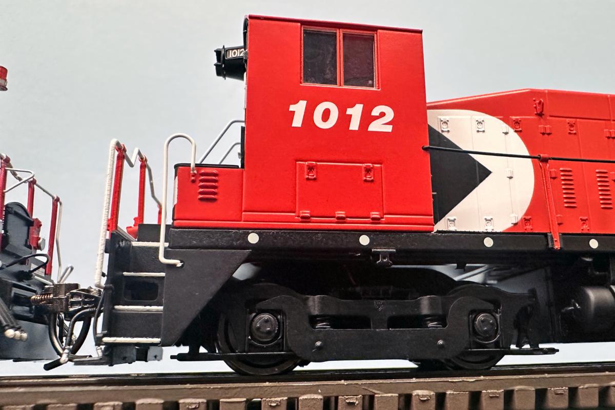 Rapido GP9u and Slug