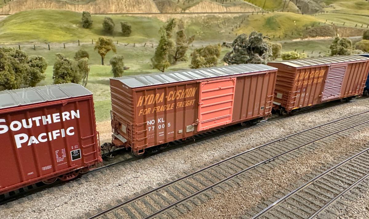 Rapido B-100 Boxcar