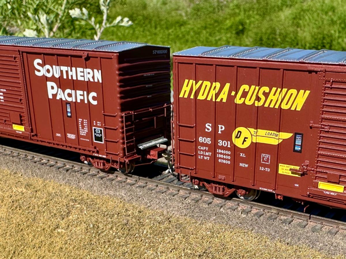 Rapido B-100 Boxcar