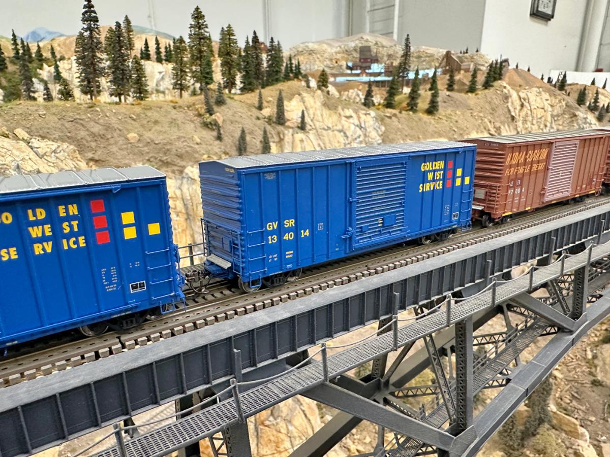 Rapido B-100 Boxcar