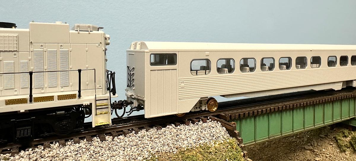 Rapido GP40TC Hawker Siddeley Cars