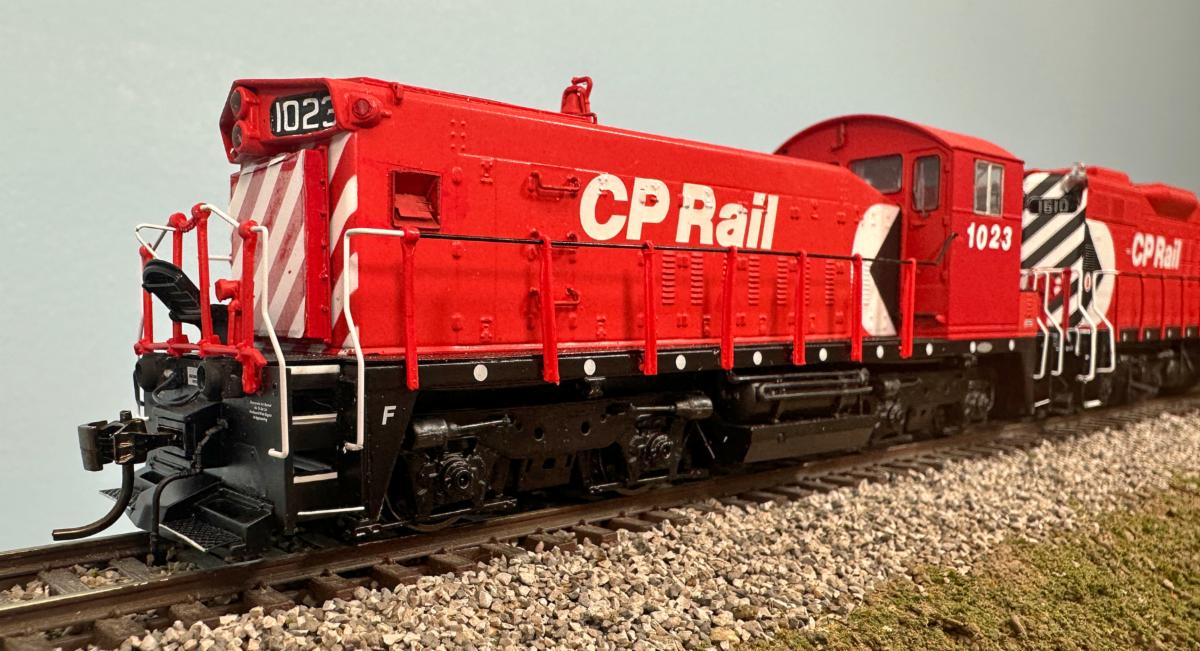 Rapido GP9u and Slug