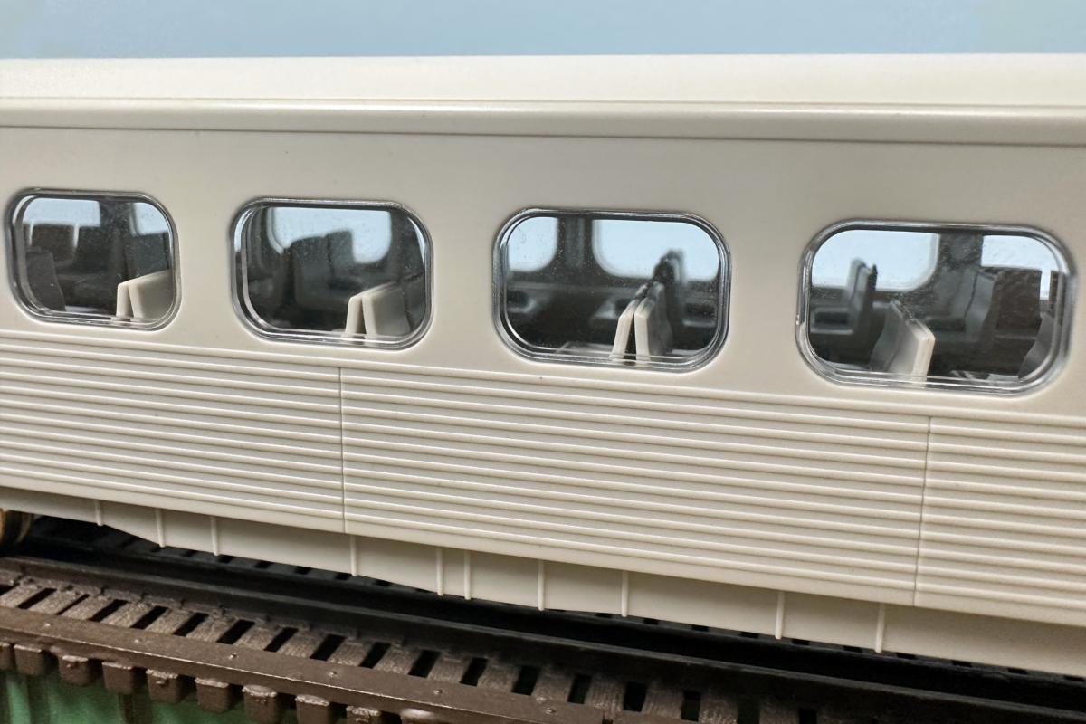 Rapido GP40TC Hawker Siddeley Cars
