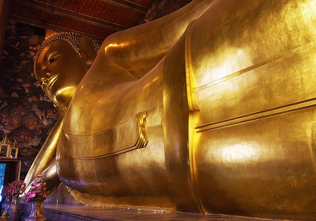 the reclining Buddha at Wat Pho in Thailand