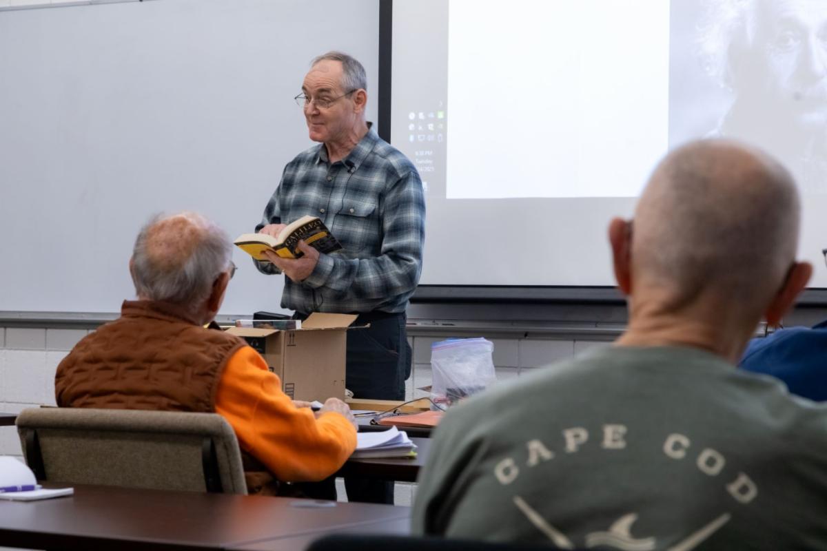 Lou Buchholtz teaching an OLLI class