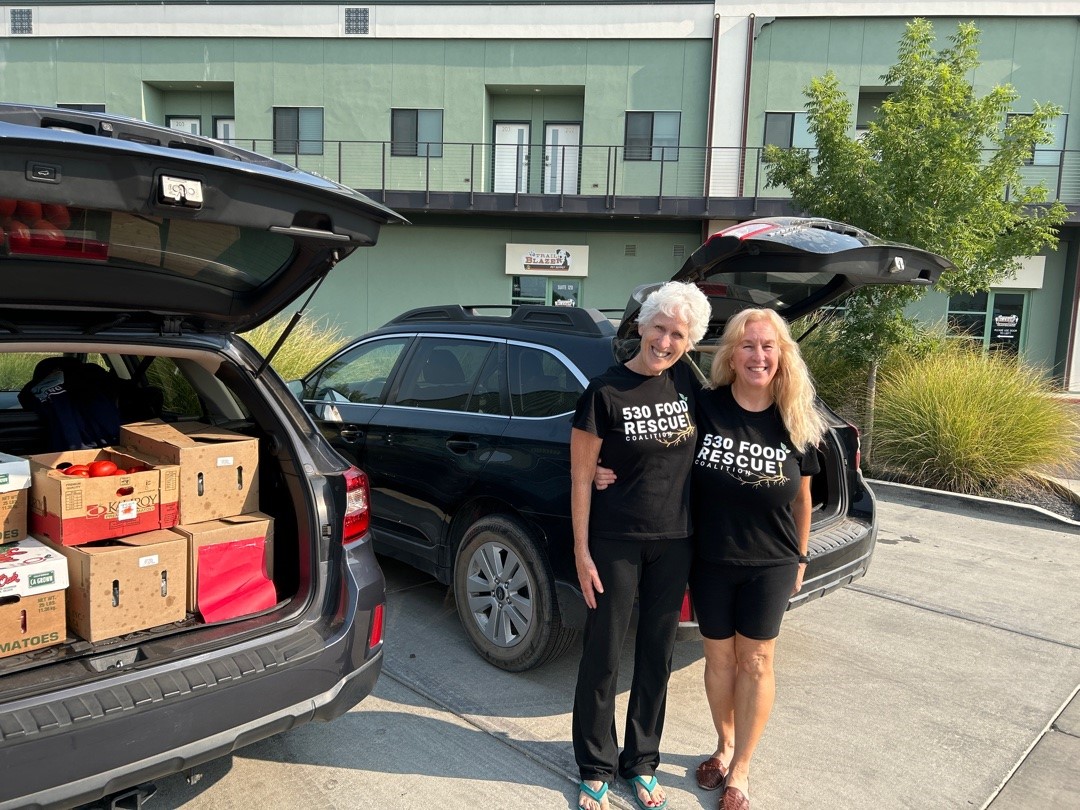 Volunteers with 530 Food Rescue next to a car with boxes of food