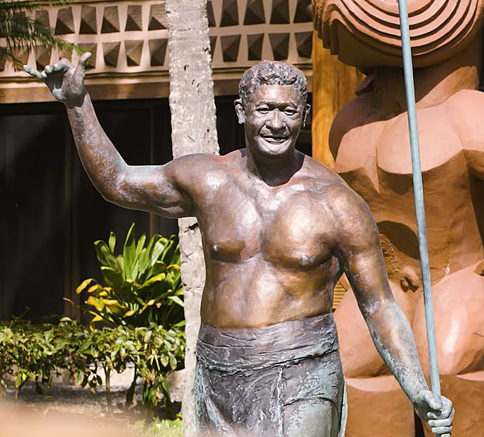 Hamana Kalili statue