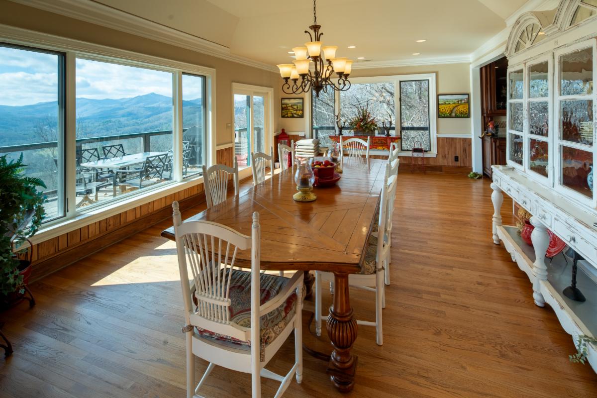 Newly Listed Estate Home in Hound Ears!