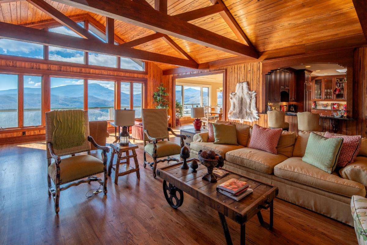 Newly Listed Estate Home in Hound Ears!