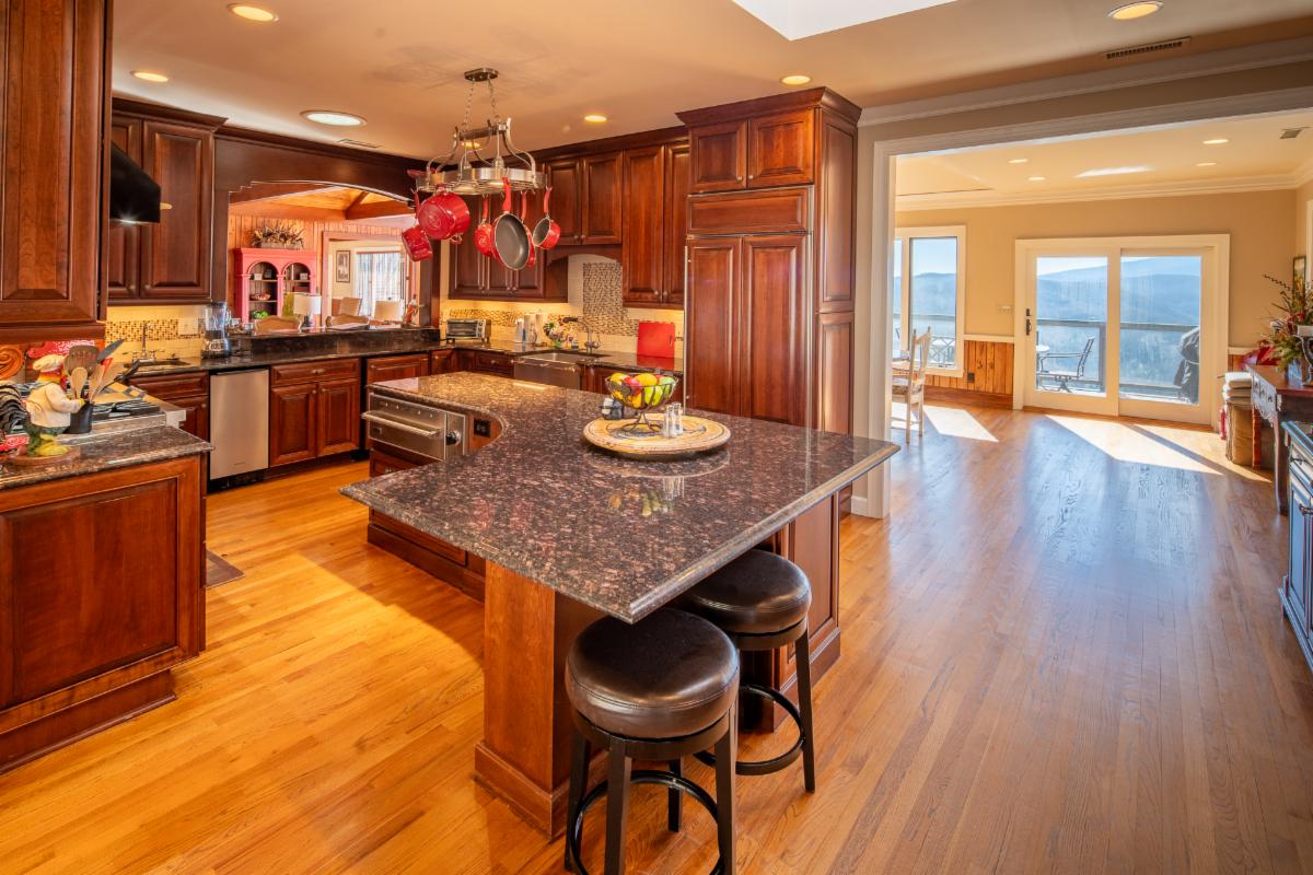 Newly Listed Estate Home in Hound Ears!