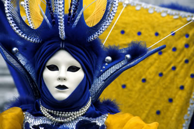 white-mask-costume.jpg