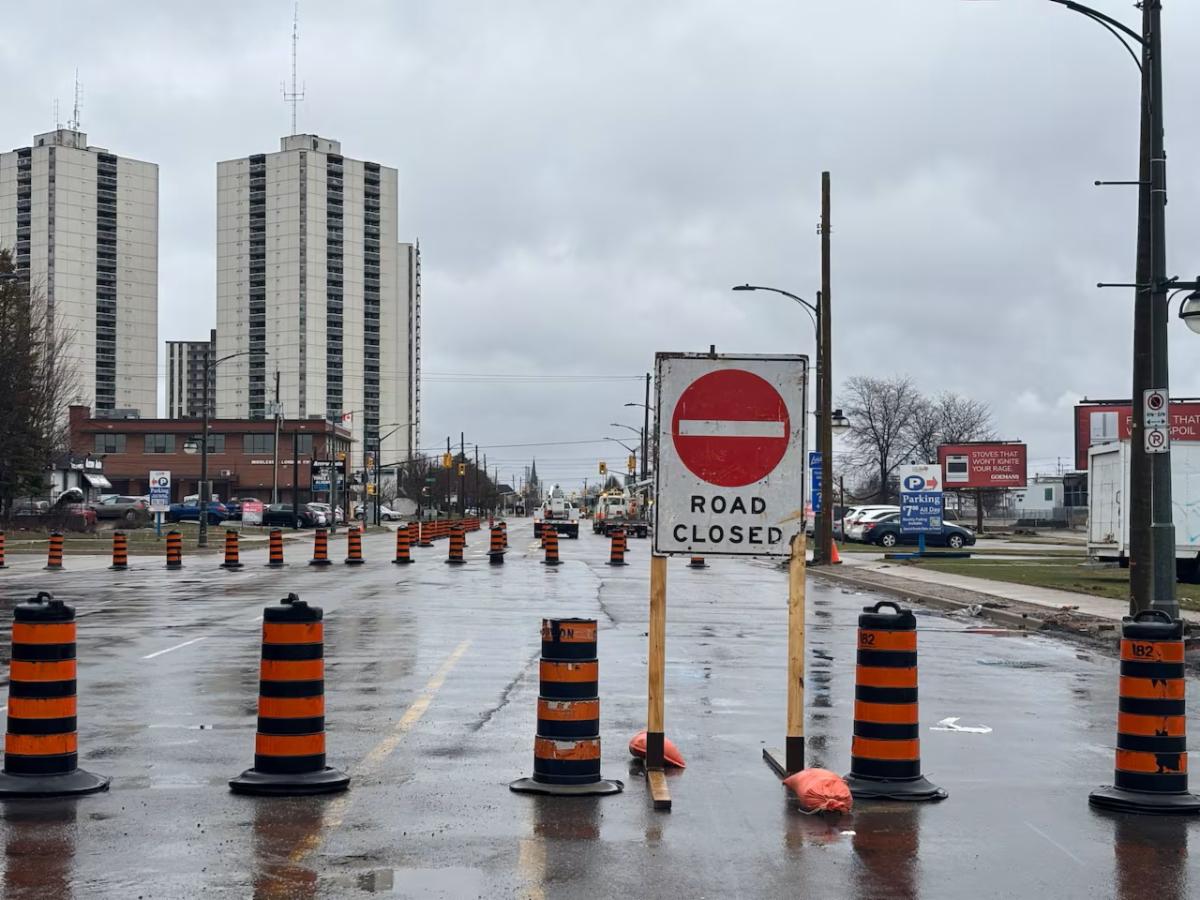A road closed sign blocks York Street near Wellington Street in downtown London as sewer separation work continues along the corridor. (CBC.ca)