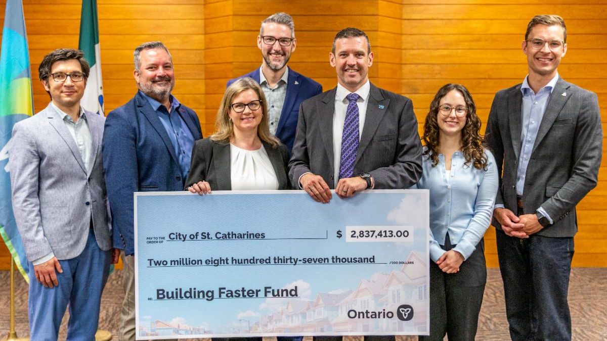 Parliamentary Assistant to the Minister of Municipal Affairs and Housing Matthew Rae and Niagara West MPP Sam Oosterhoff were welcomed to St. Catharines by Mayor Mat Siscoe and City officials last week to announce the third round of funding through the province’s Building Faster Fund