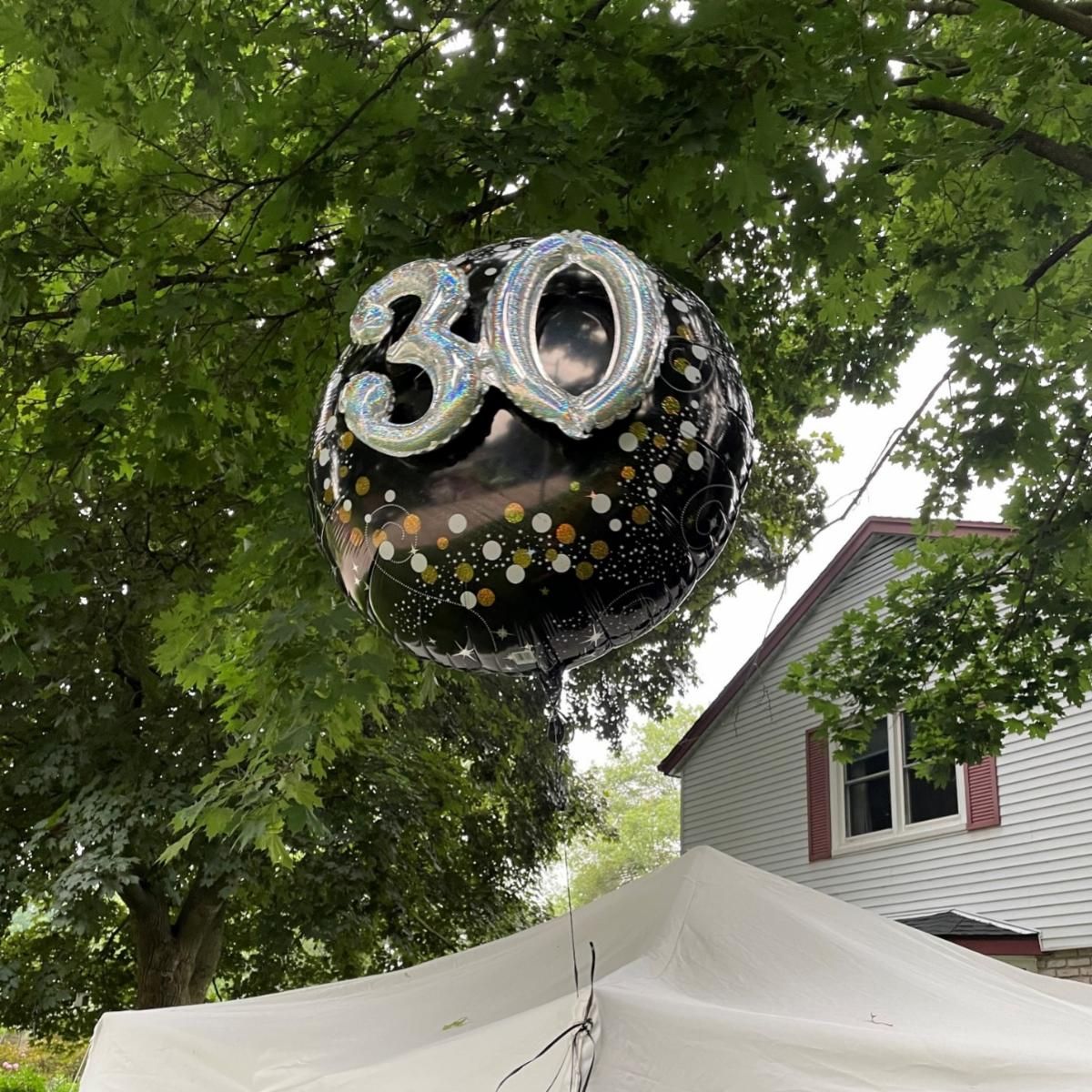 Balloon with the number 30 on it 