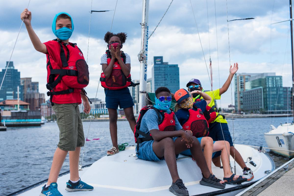 Siebel Sailors show of their style on a Sonar