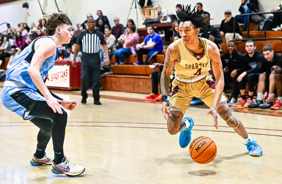 Rich Smith dribbling ball past opposing team