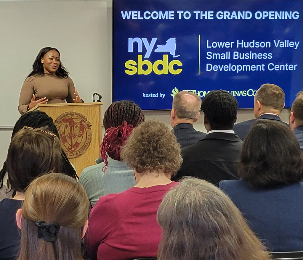 Sonya speaking at SBDC ribbon cutting ceremony inside in front of podium