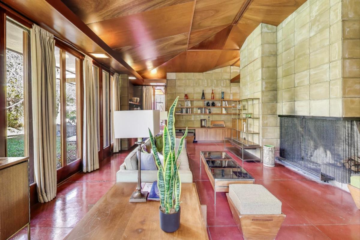Weisblat House