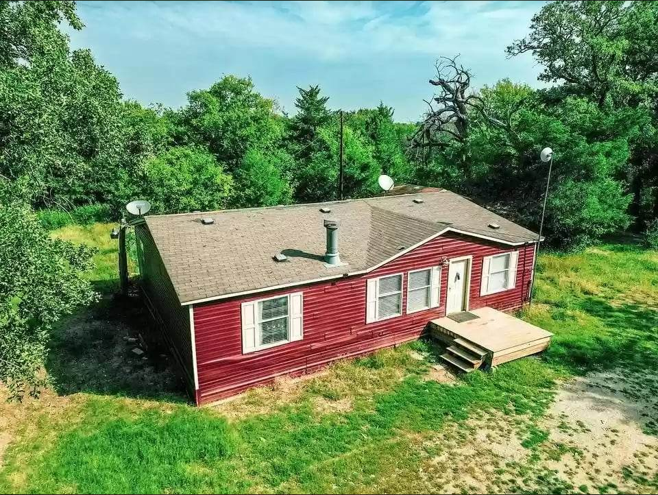230K Nice 3/2 Manufactured Mabank Home on 3.5 Acres w/10Horsebarn