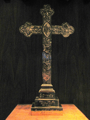 Skinker cross