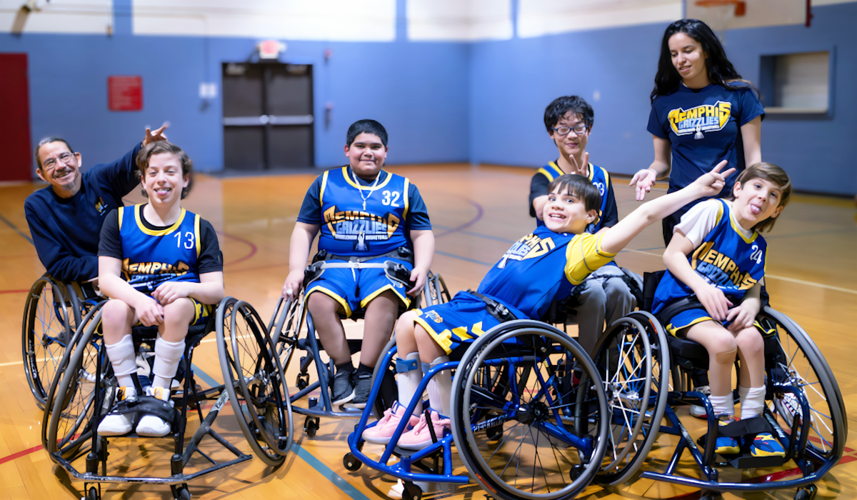 Memphis Rollin' Grizzlies adults and youth players together