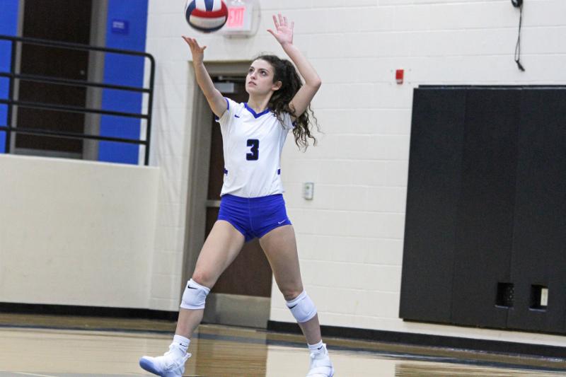 Byron Nelson libero Giselle Santini serves the ball