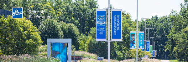 The LCCC campus with banner announcing LCCC as an Aspen Prize Finalist