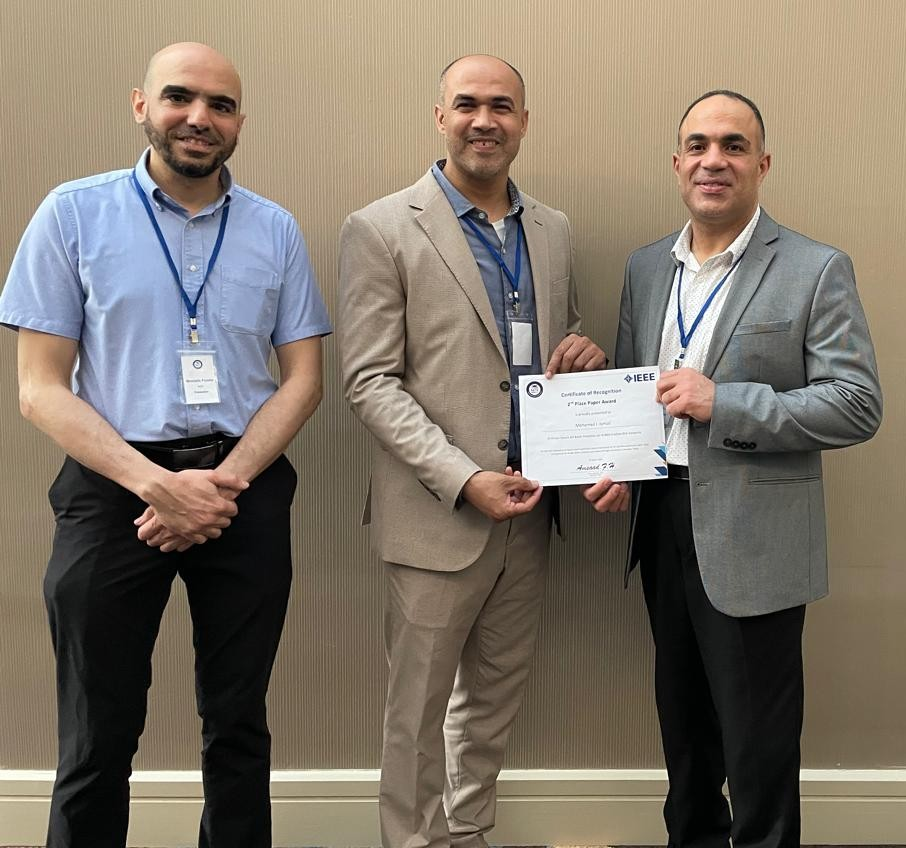Mohamed Ismail receives his Best Paper Award