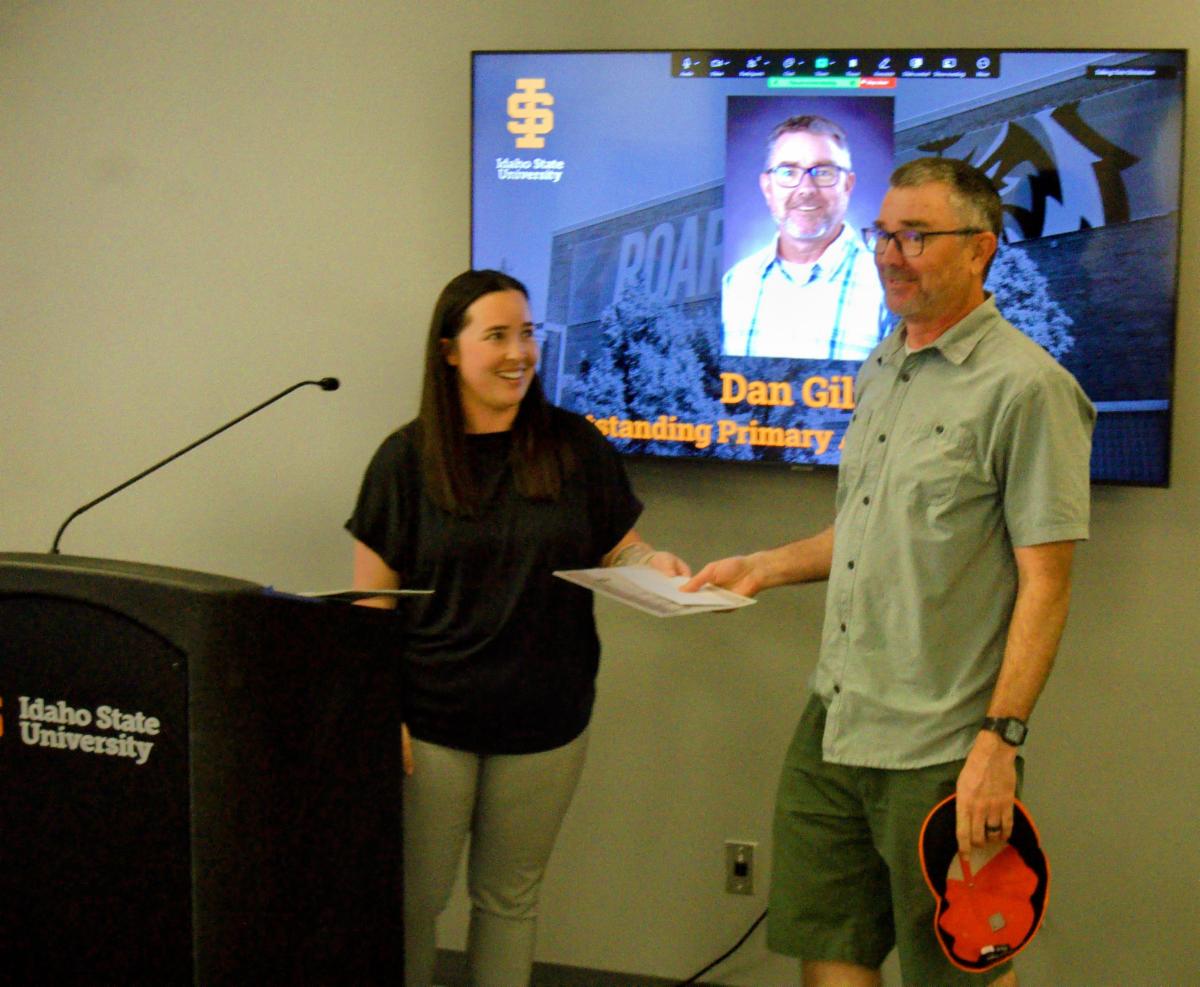 Dan Giltz receives an Advising Award