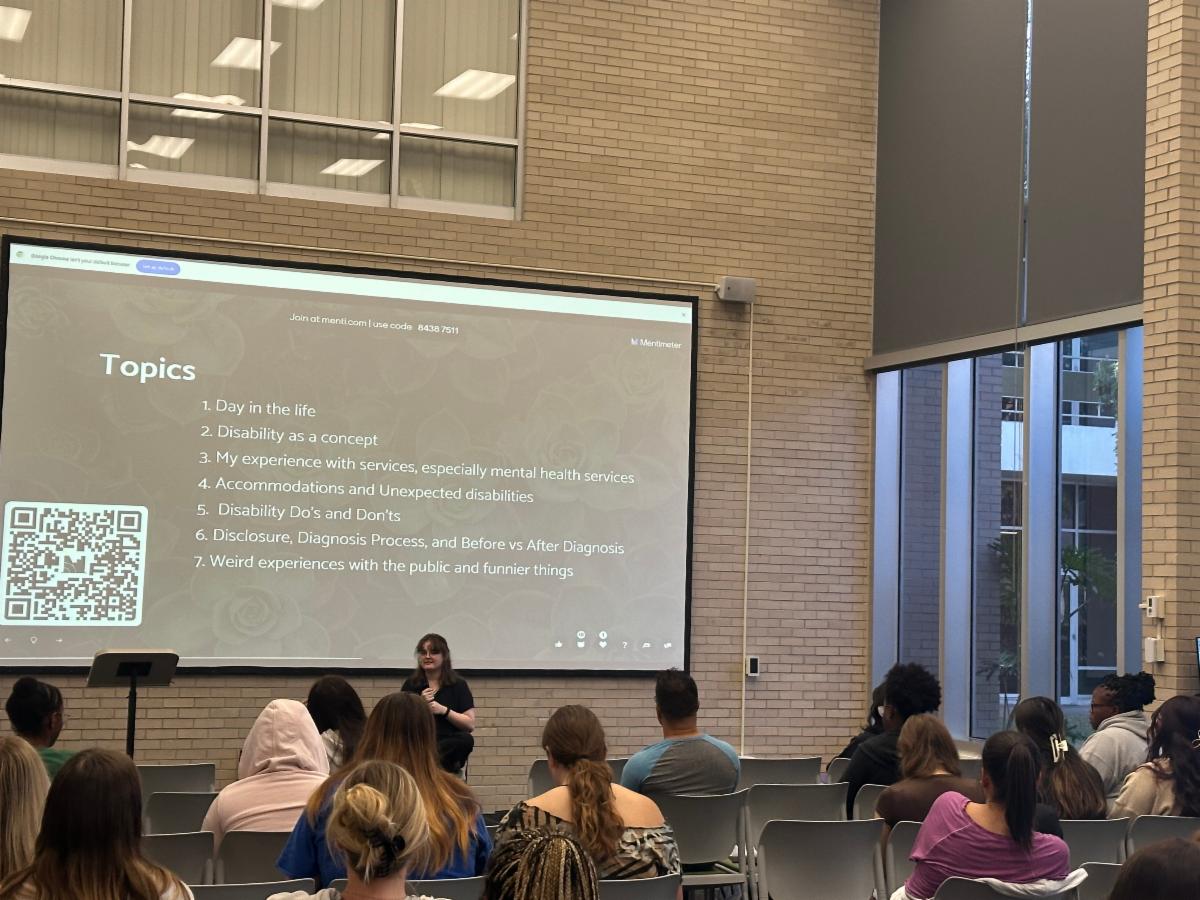 Isabella Mariani presenting to grad students 