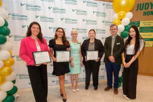 USF CBCS students receiving their Trailblazer Scholarship Award