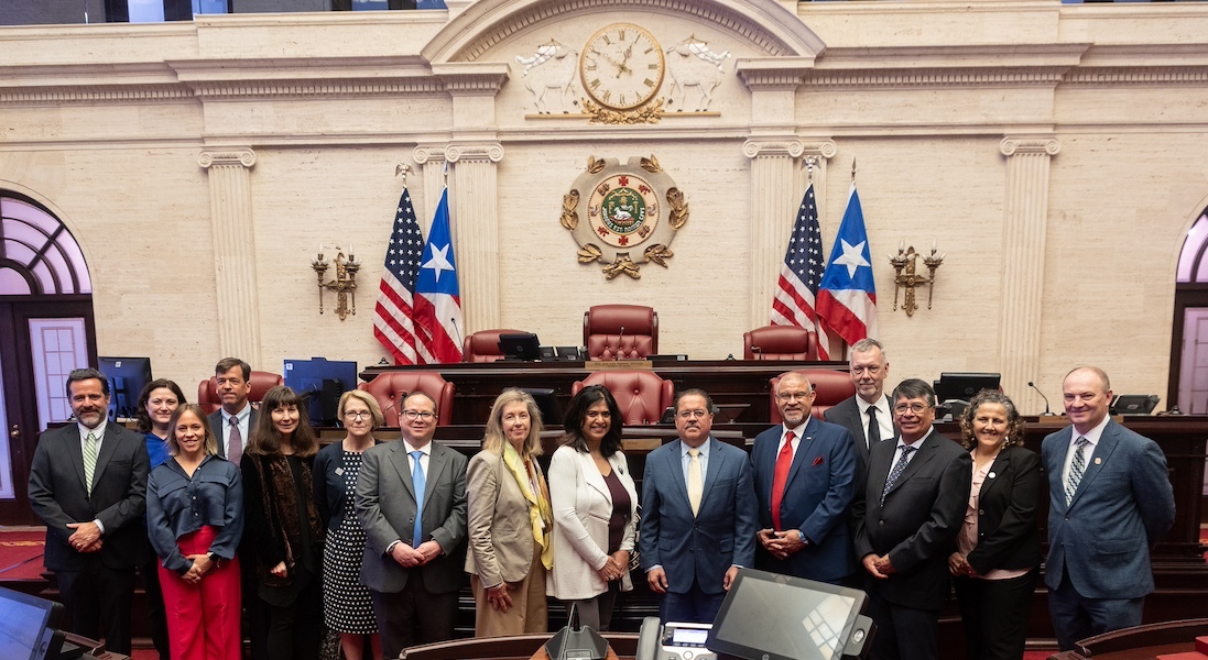 Photo of the ICANN delegation visiting the Puerto Rico Capitol