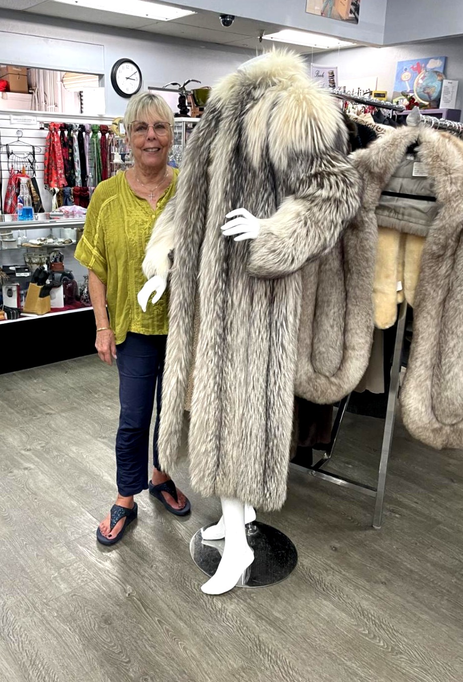 Store manager with display