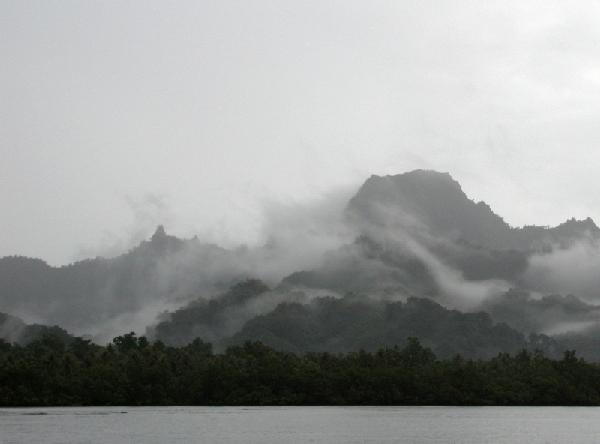 KosraeMtnsClouds