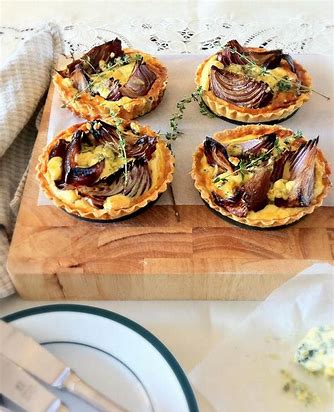 Sweet Onion Tarts with Thyme and Cream Cheeze 